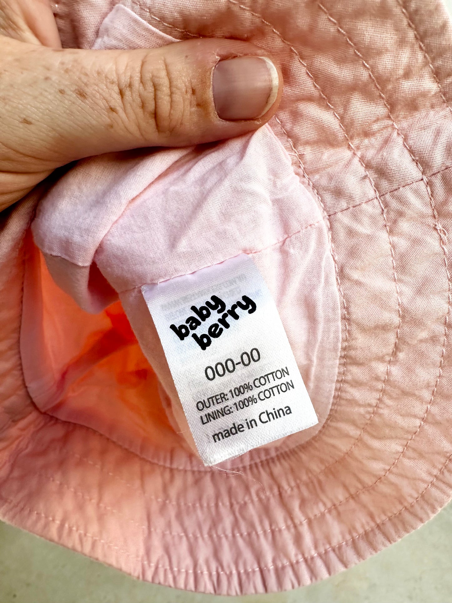 Baby berry hat - size 00