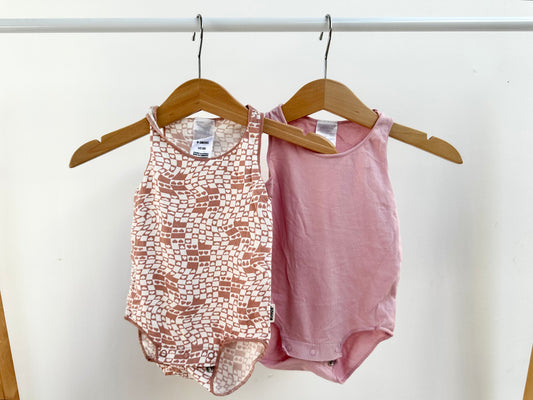 Bonds onesie bundle - size 000