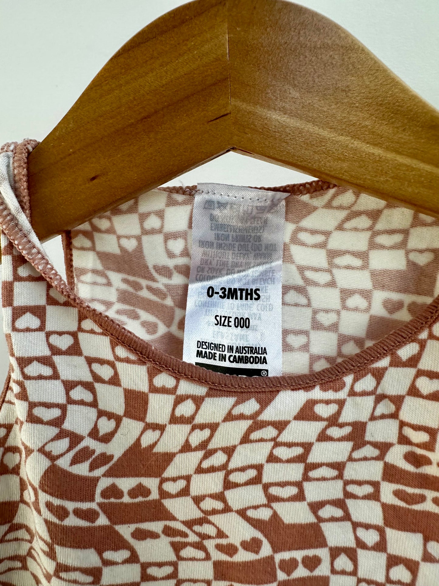 Bonds onesie bundle - size 000