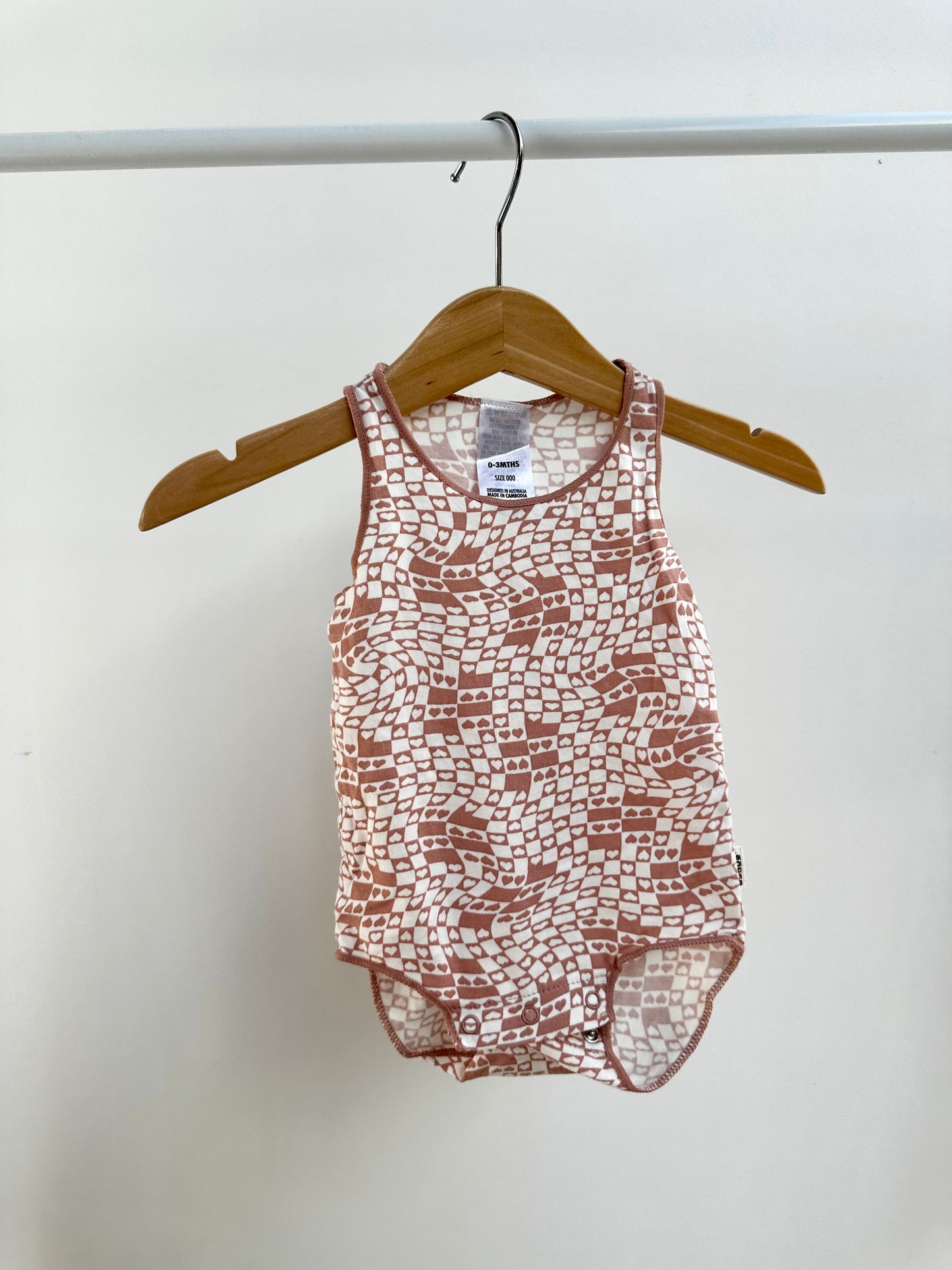 Bonds onesie bundle - size 000