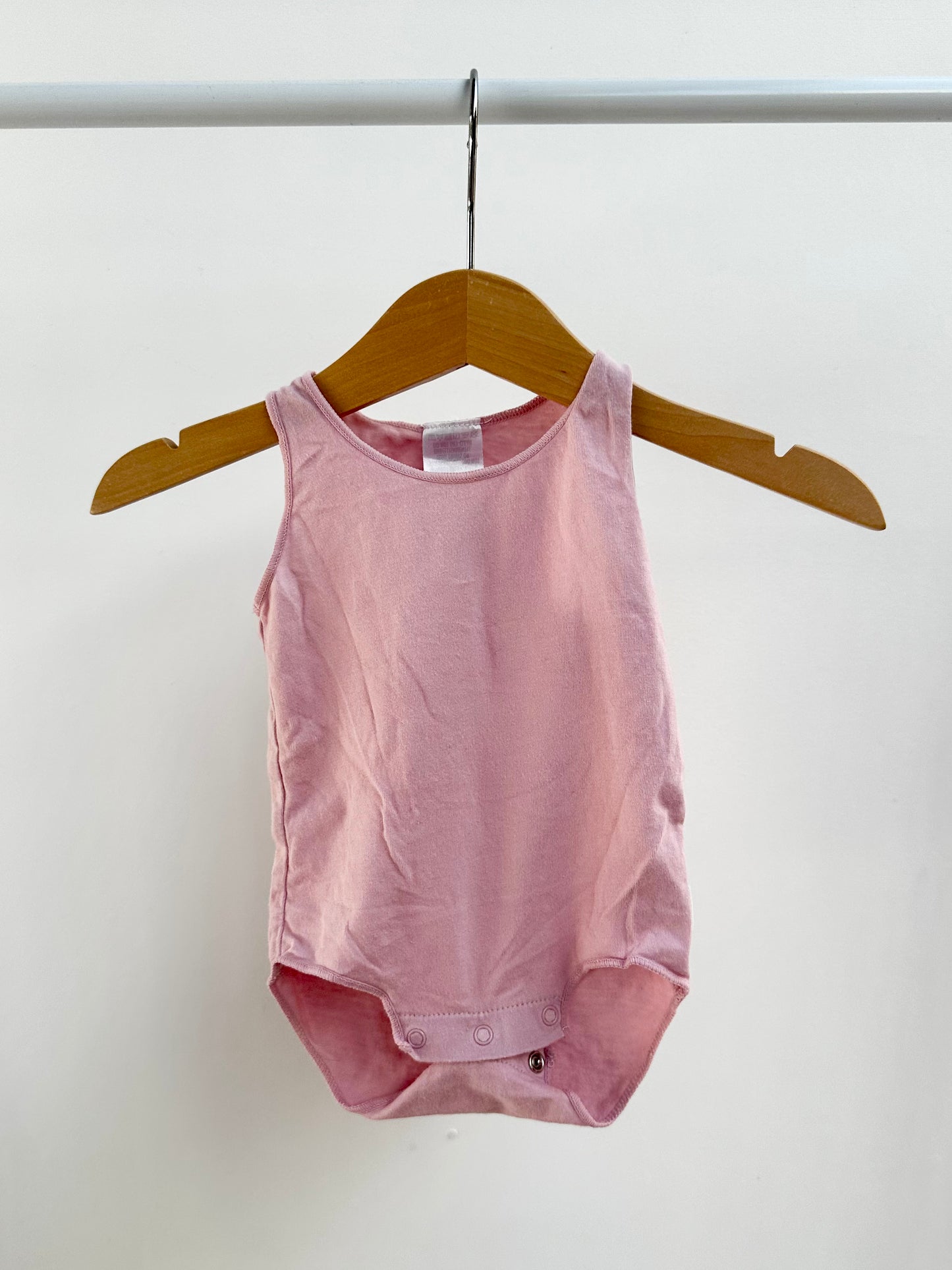 Bonds onesie bundle - size 000