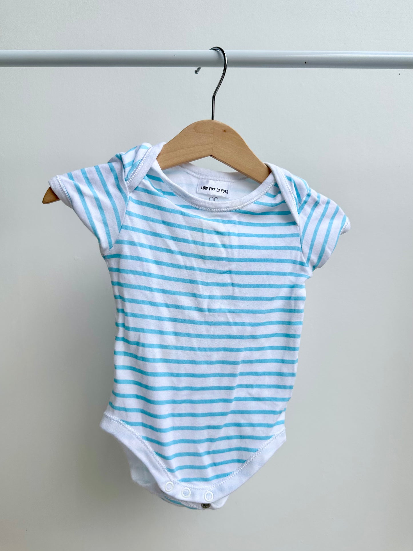 Short sleeved onesie bundle - size 00