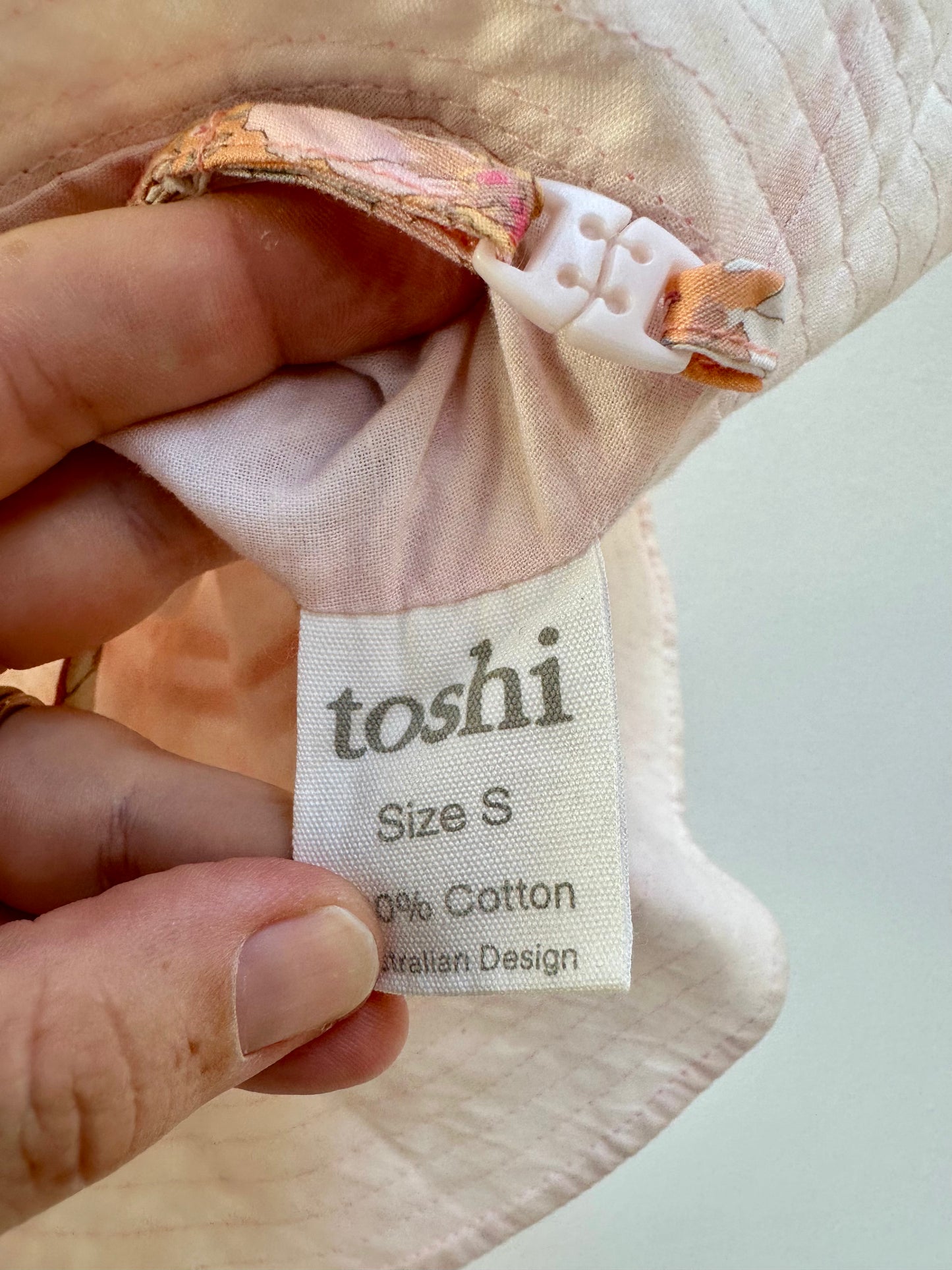 Toshi hat - size small