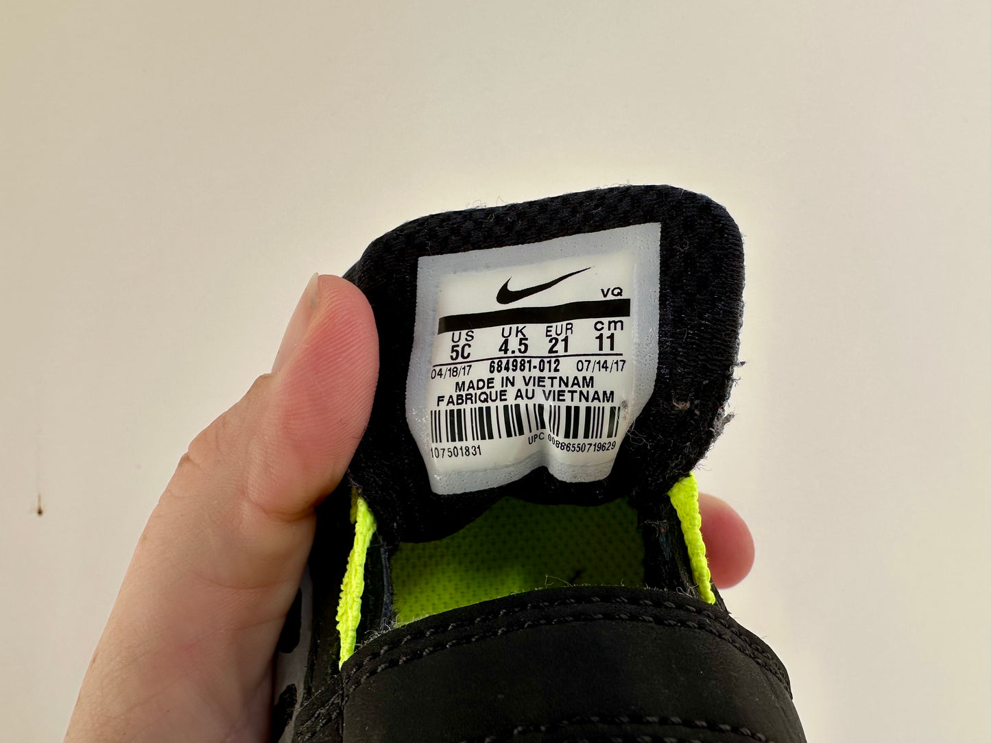 SHOES - Nike sneakers - size 5