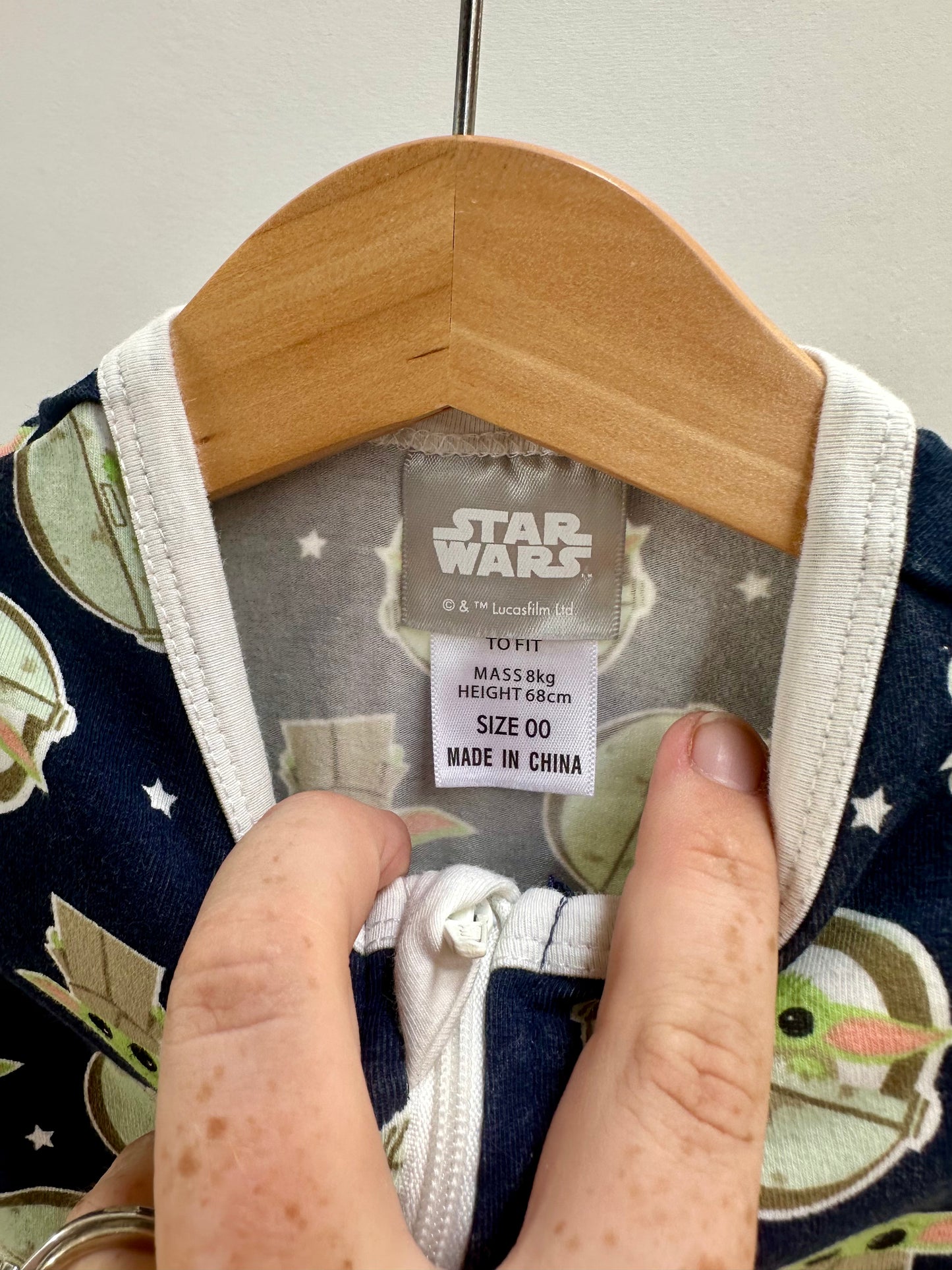 Star Wars onesie - size 00
