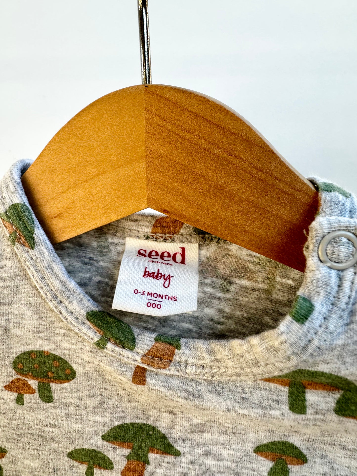Seed onesie - size 000