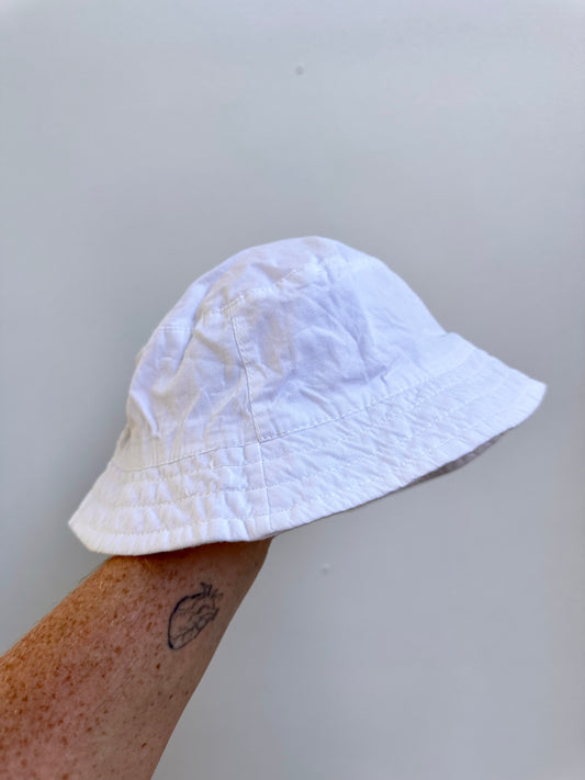 Baby berry hat - size 00
