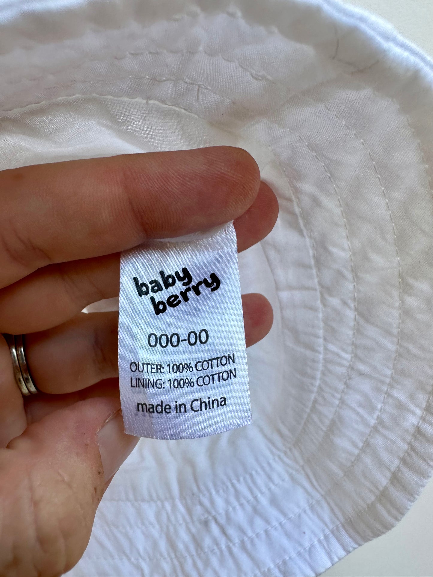 Baby berry hat - size 00