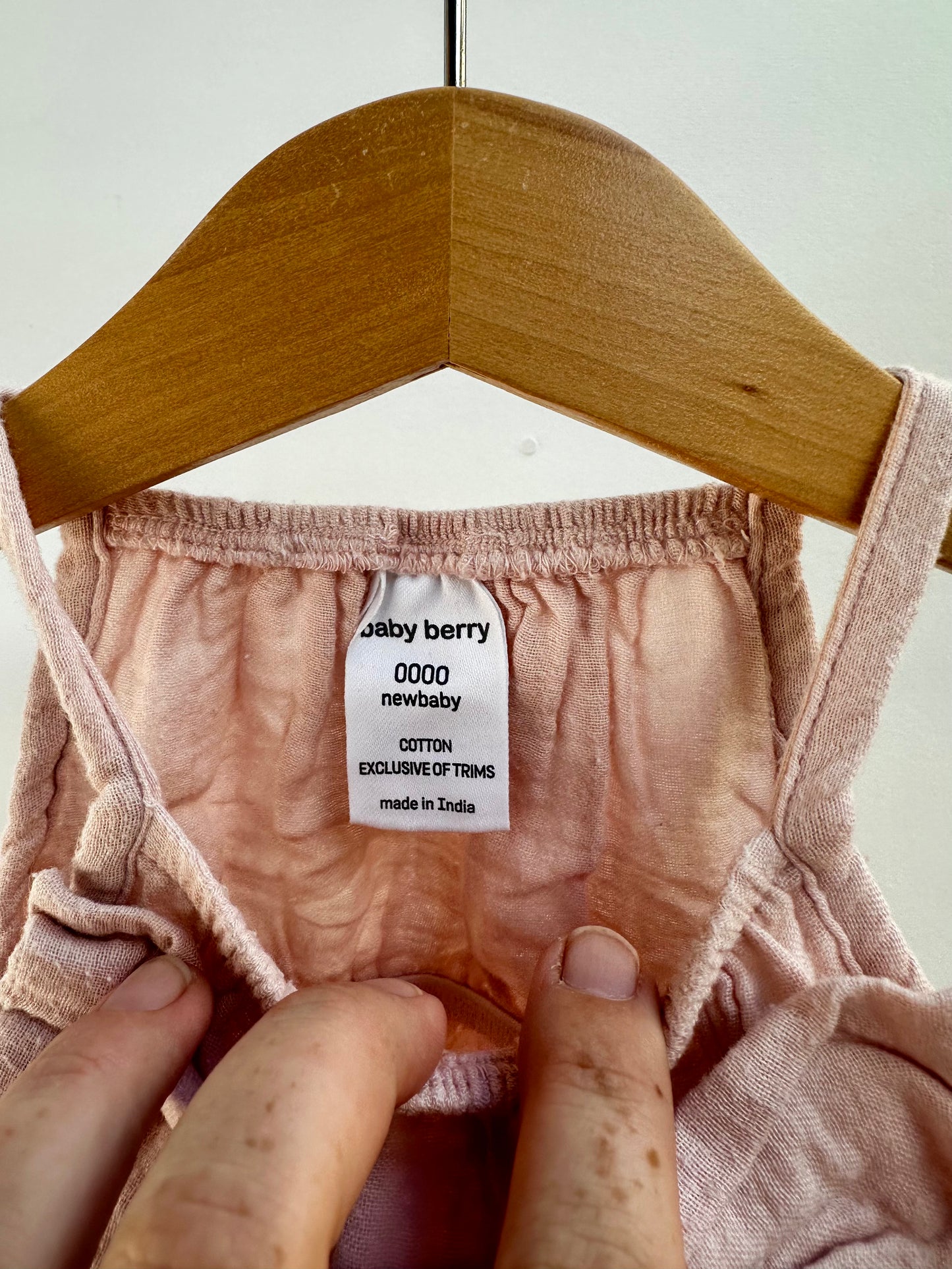 Baby berry romper - size 0000