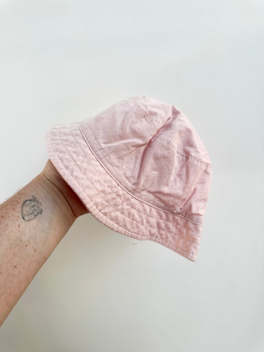 Baby berry hat - size 00