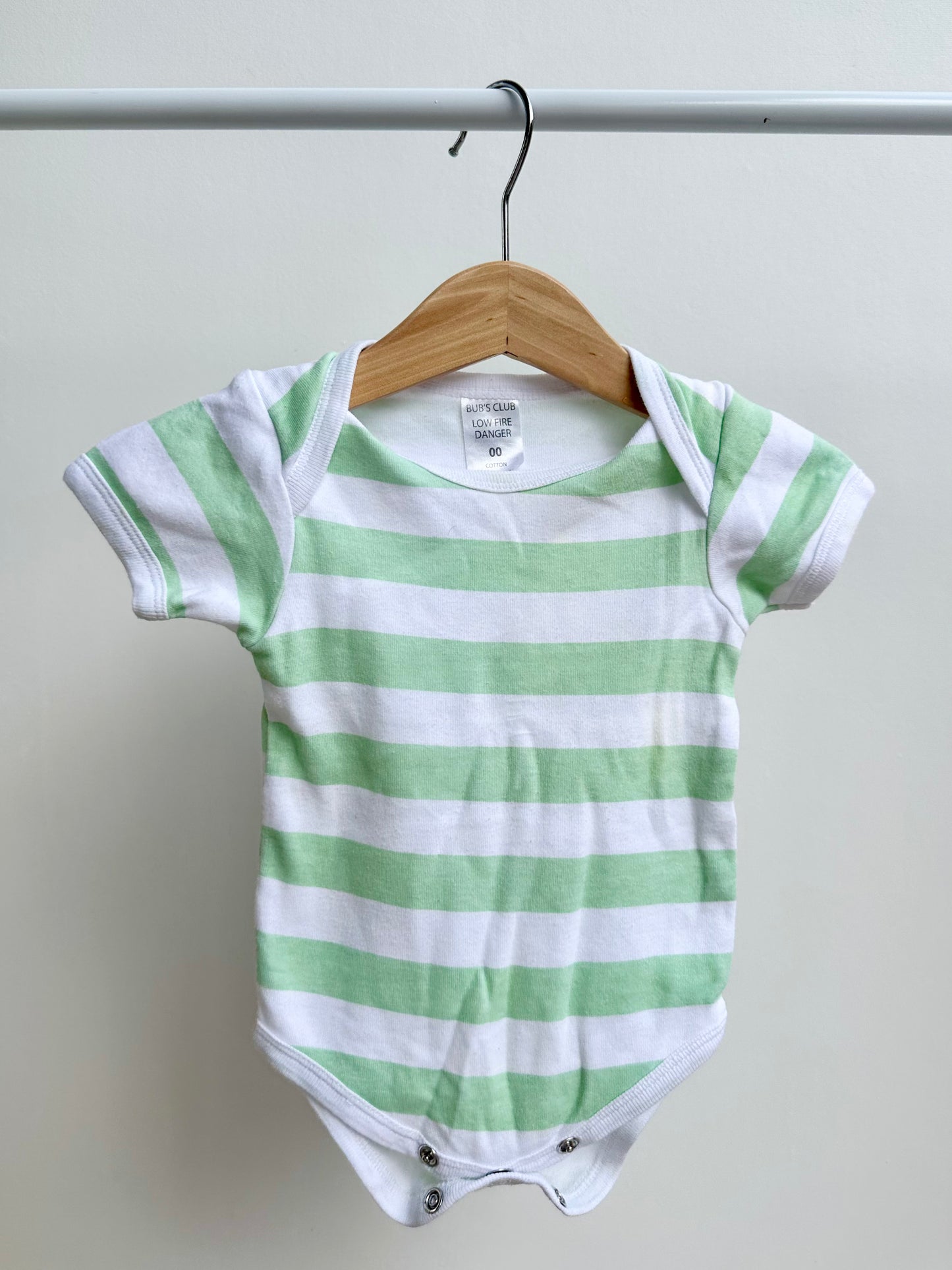 Short sleeved onesie bundle - size 00