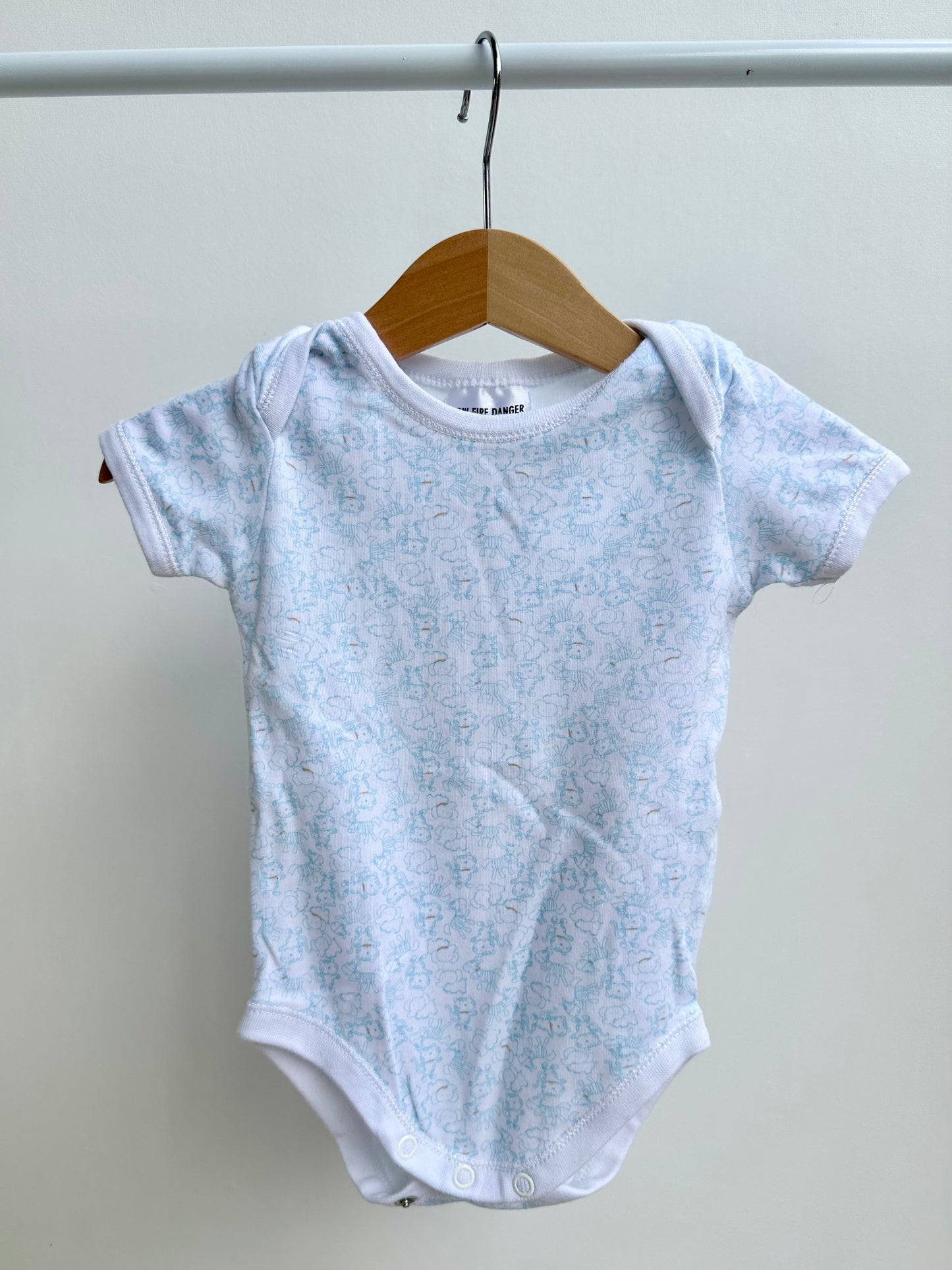 Short sleeved onesie bundle - size 00