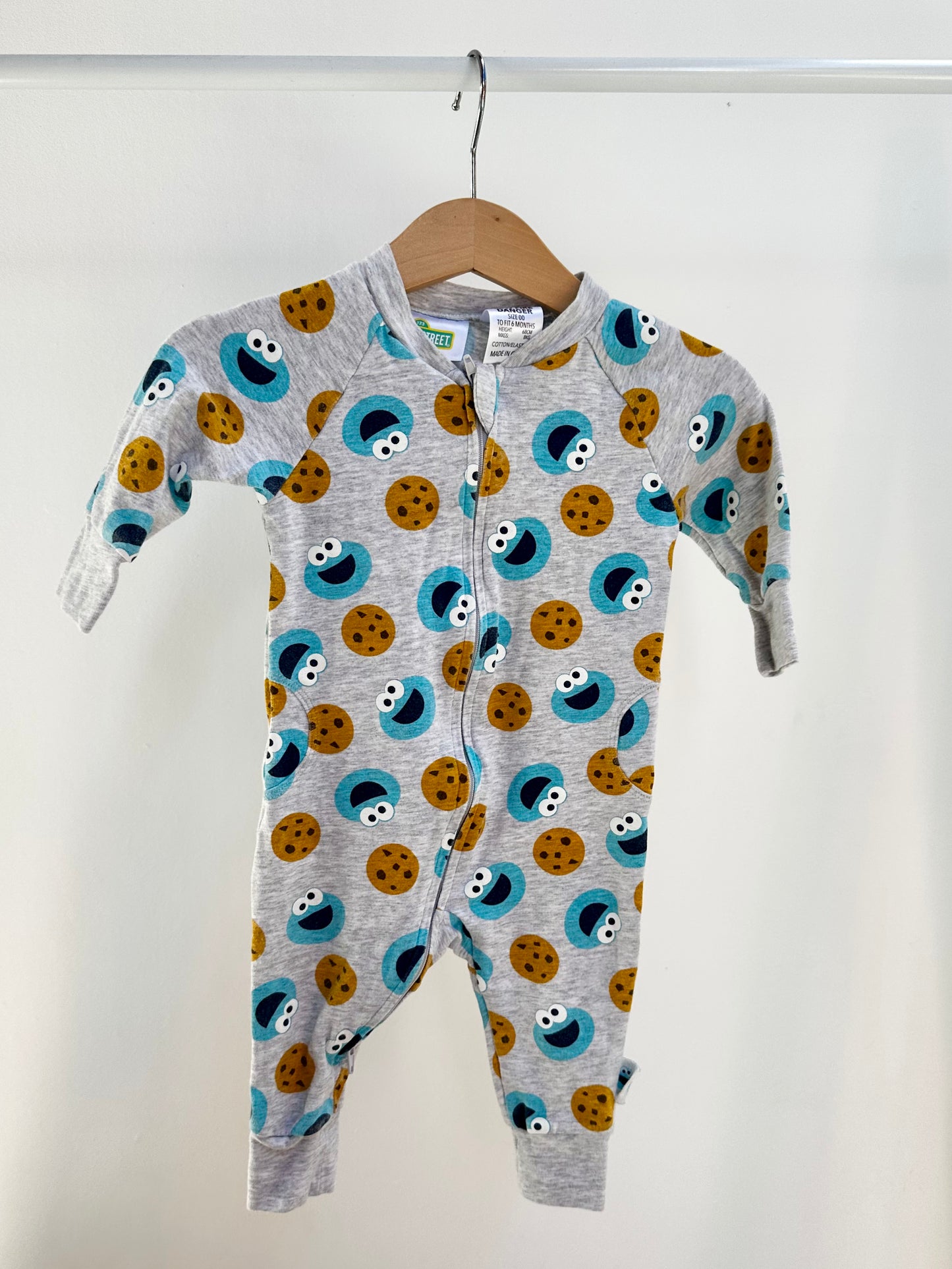 Sesame Street onesie - size 00