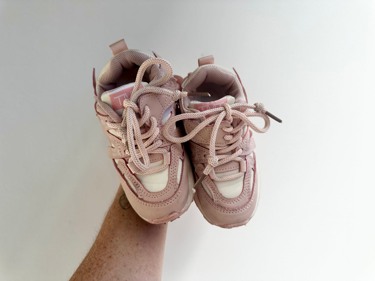 SHOES - Pink sneakers - size 26