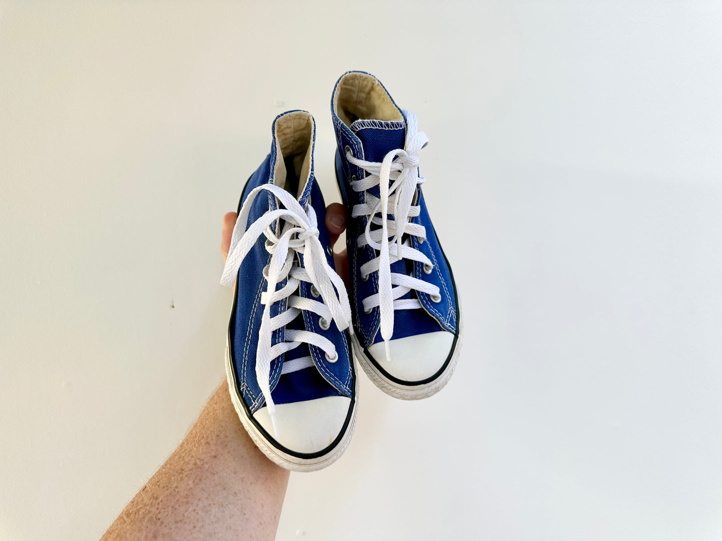 SHOES - Converse hi tops - size 1jnr