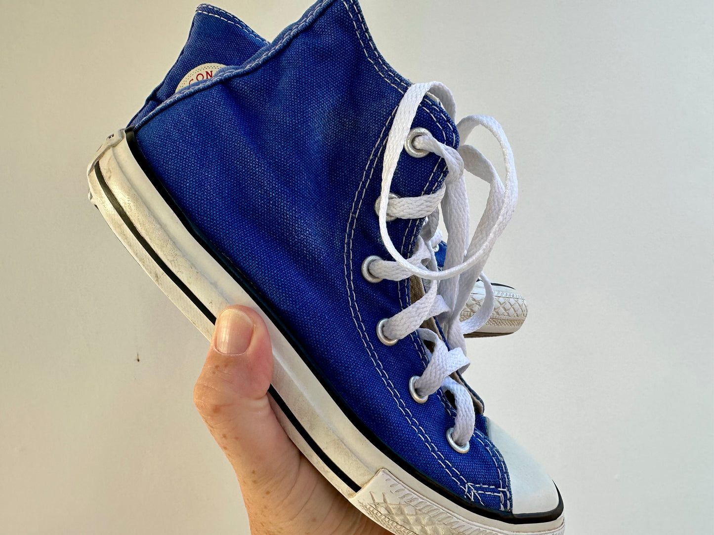 SHOES - Converse hi tops - size 1jnr