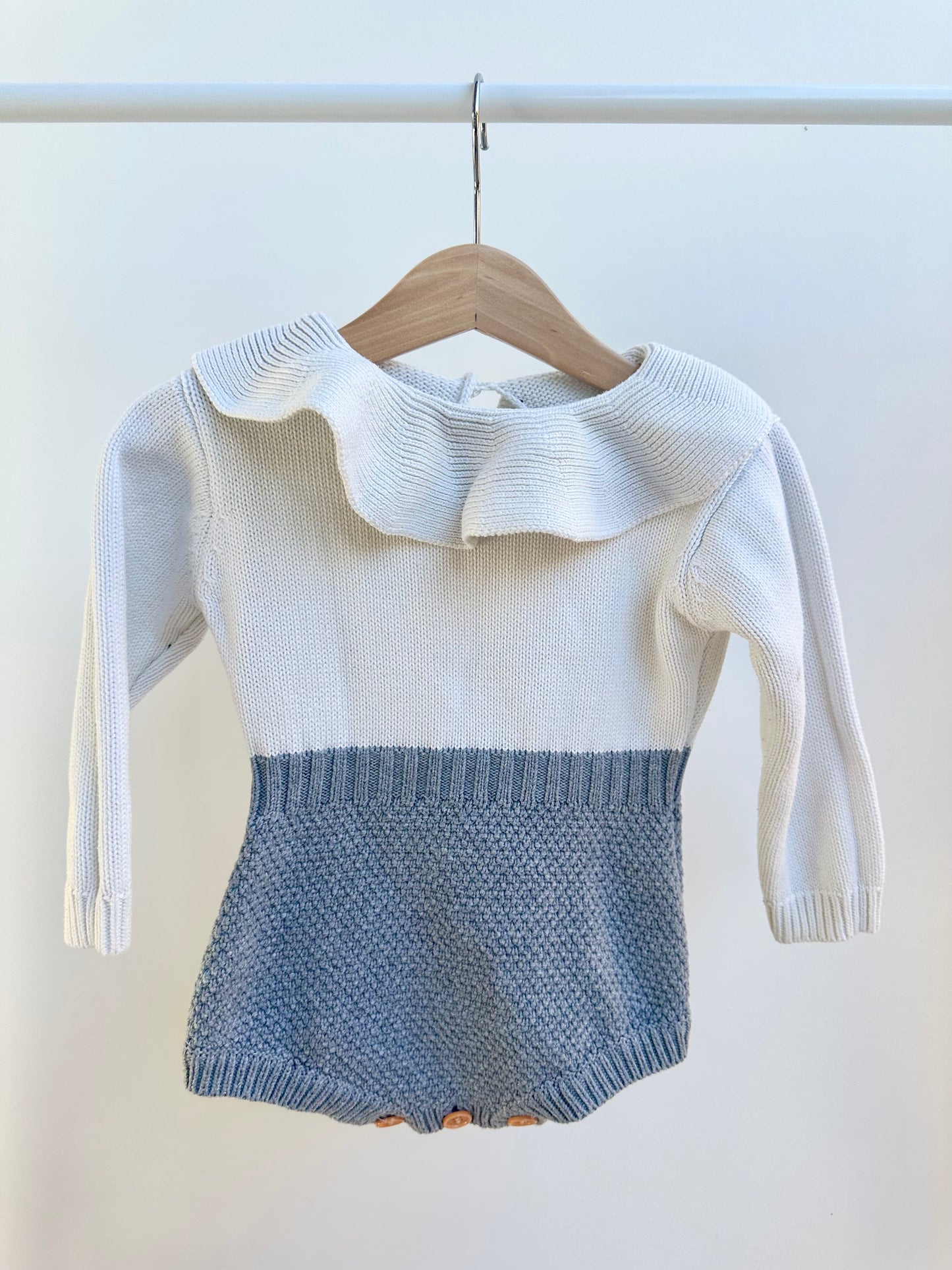 White and grey romper - size ~1