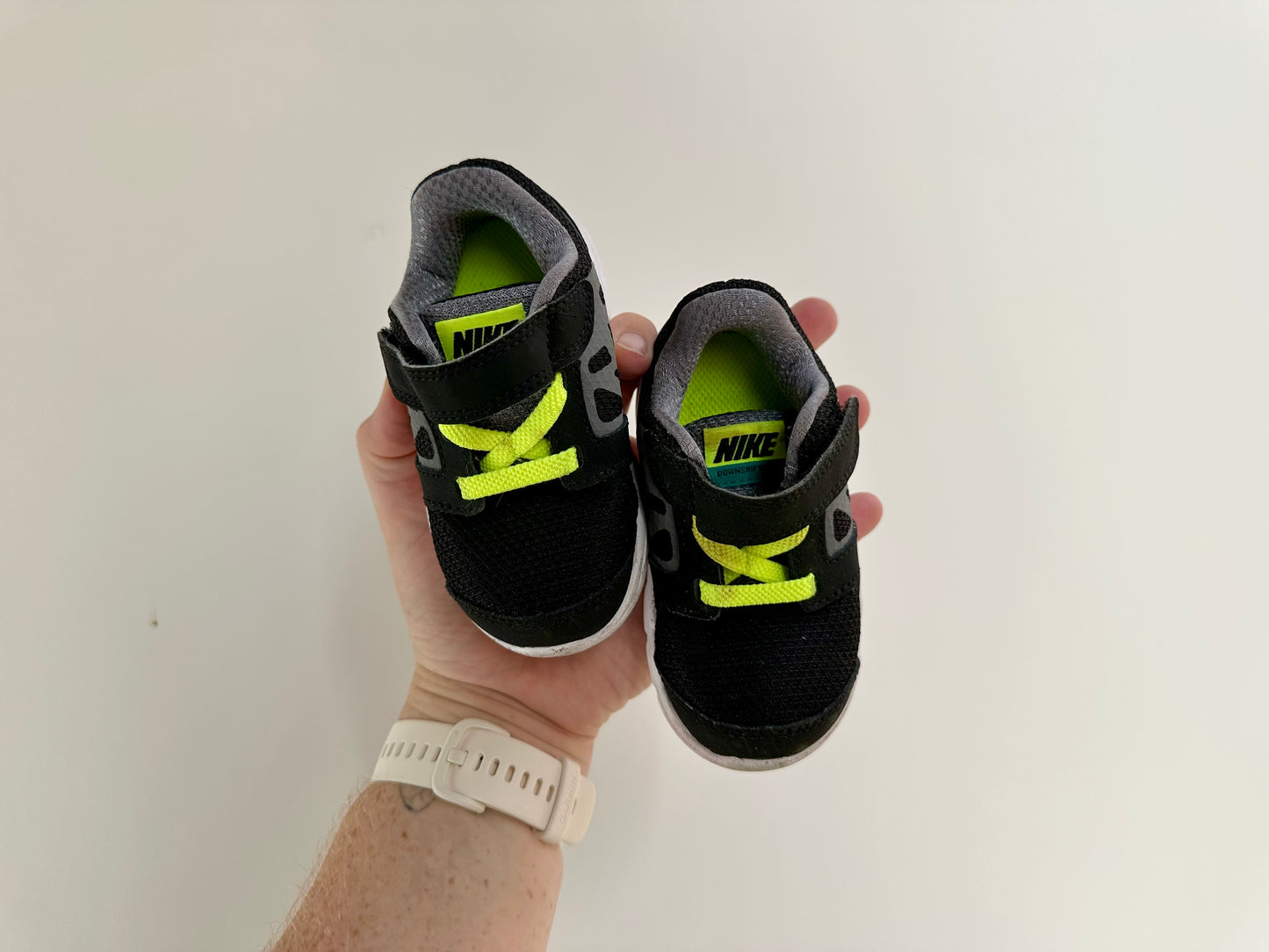 SHOES - Nike sneakers - size 5