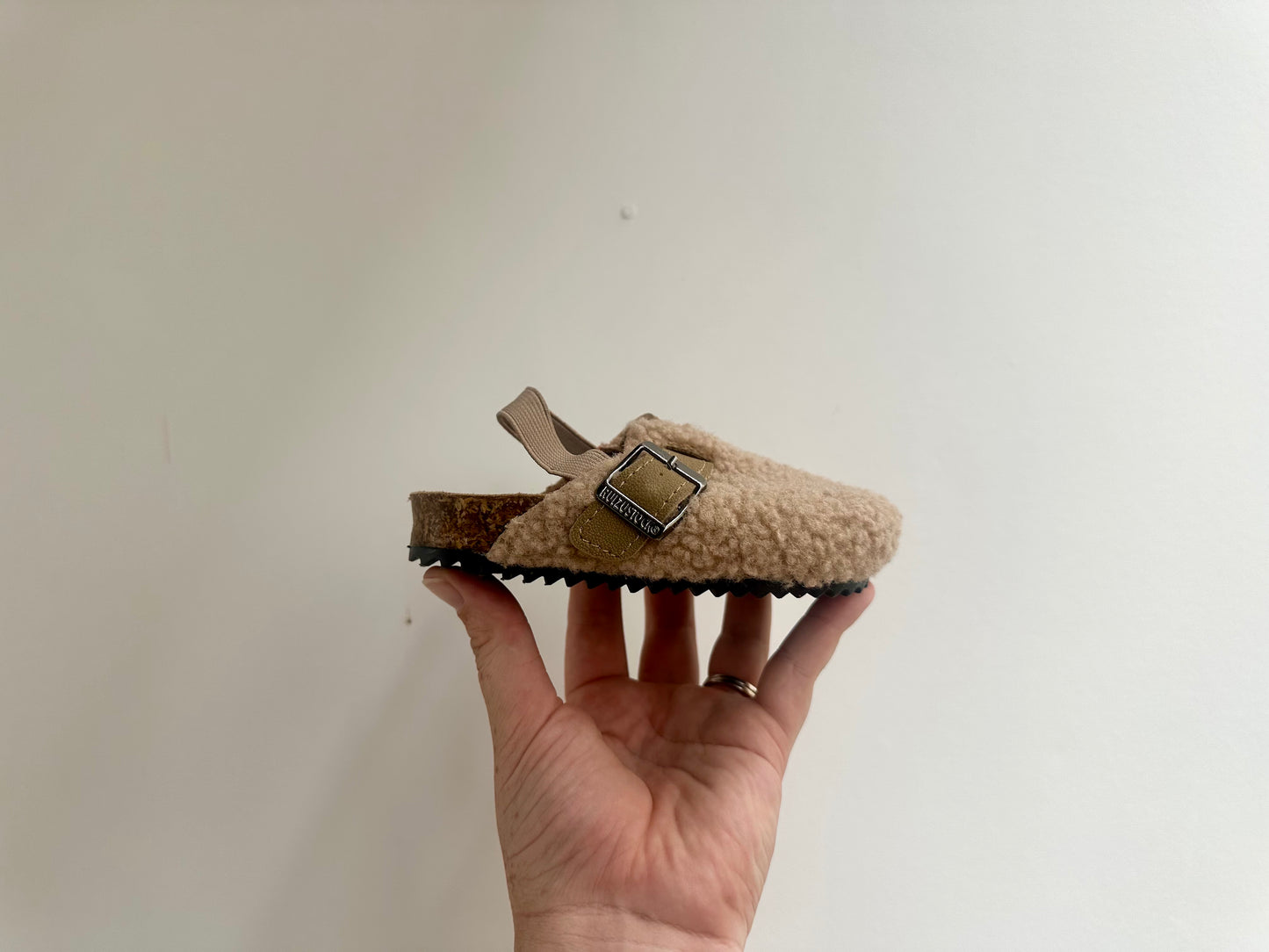 SHOES - Ruizustock slip ons - size 22