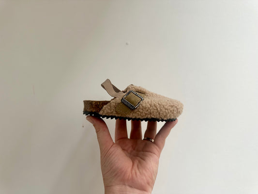 SHOES - Ruizustock slip ons - size 22