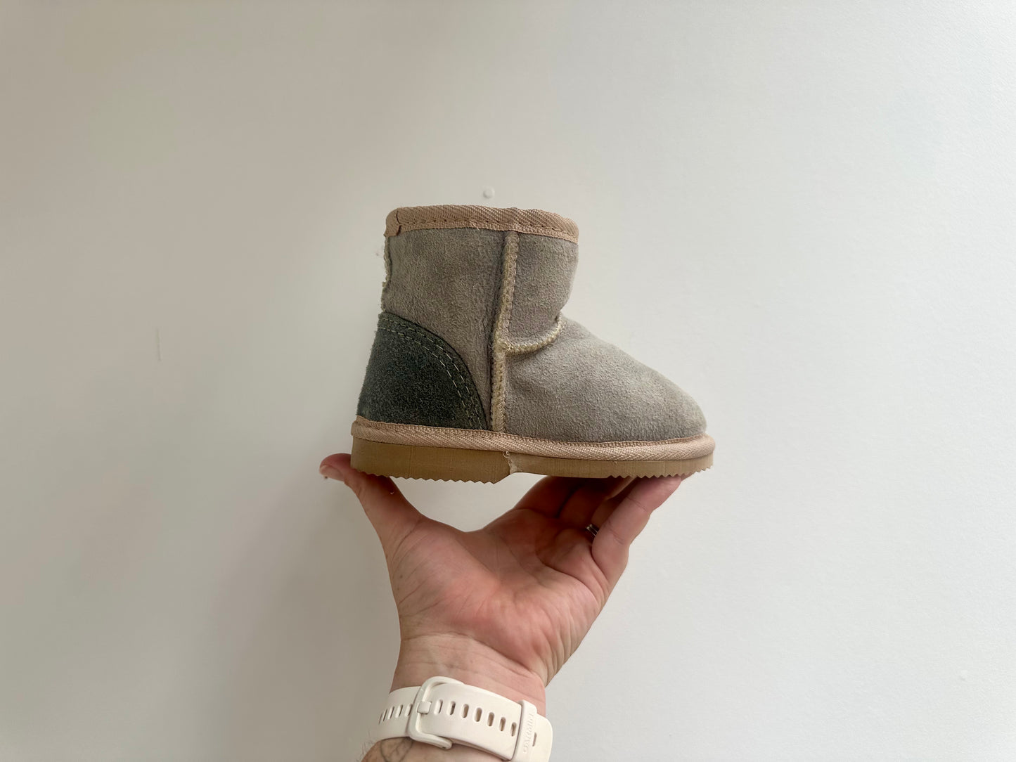 SHOES - Ugg boots - size ~5