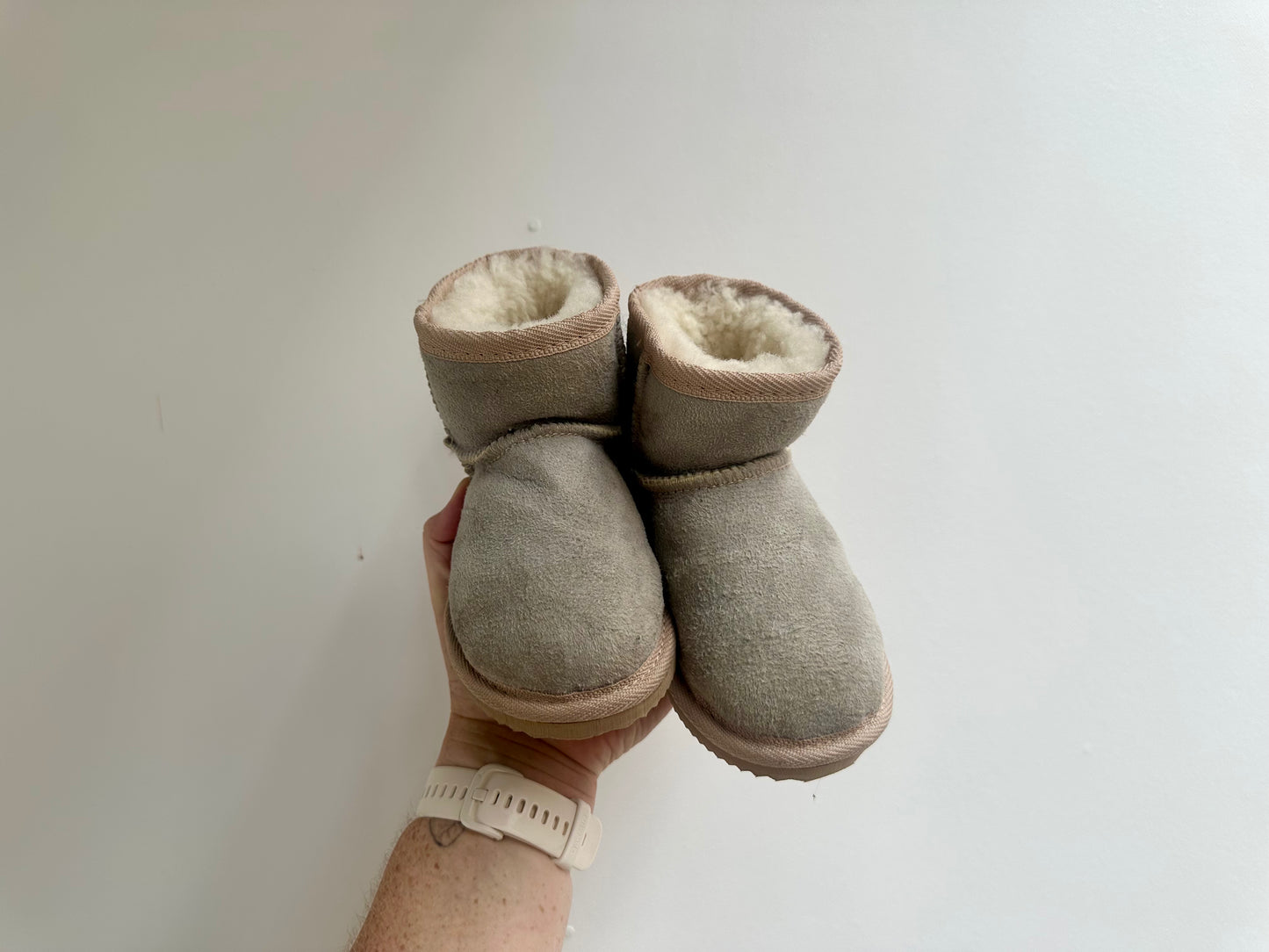 SHOES - Ugg boots - size ~5