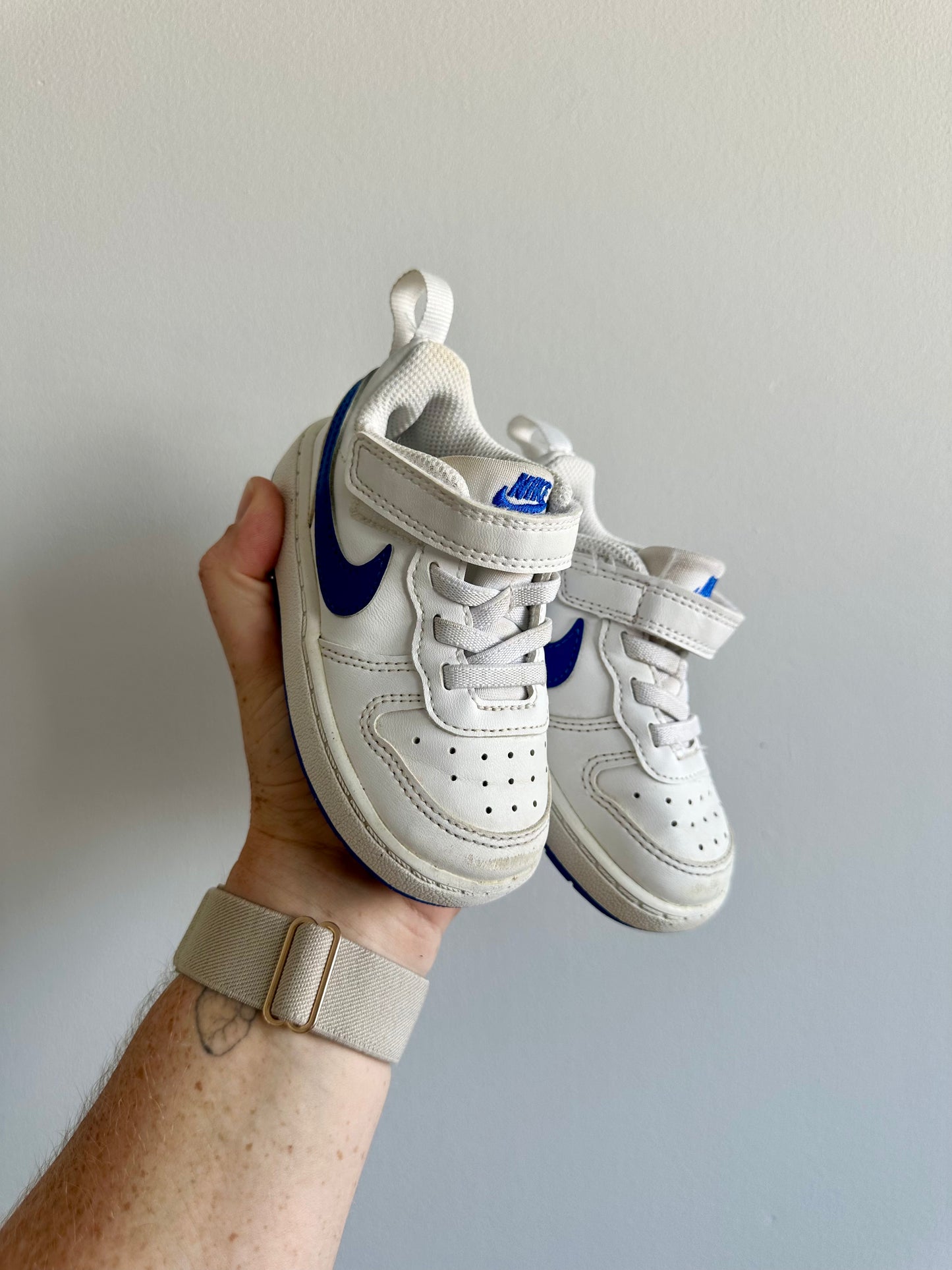 SHOES - Nike sneakers - size 6c