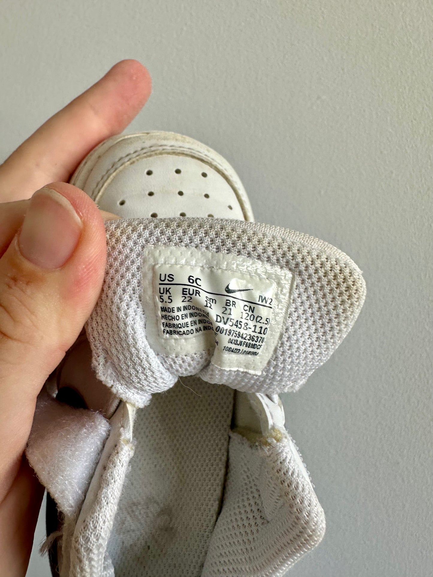 SHOES - Nike sneakers - size 6c