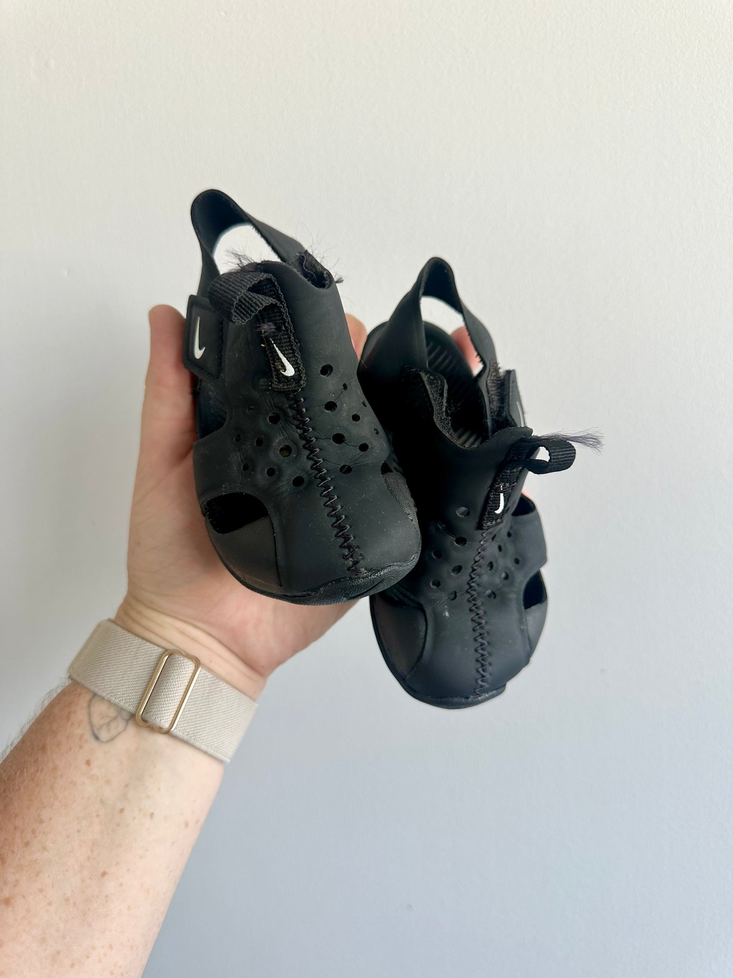 SHOES - Nike Sandals - size 6c