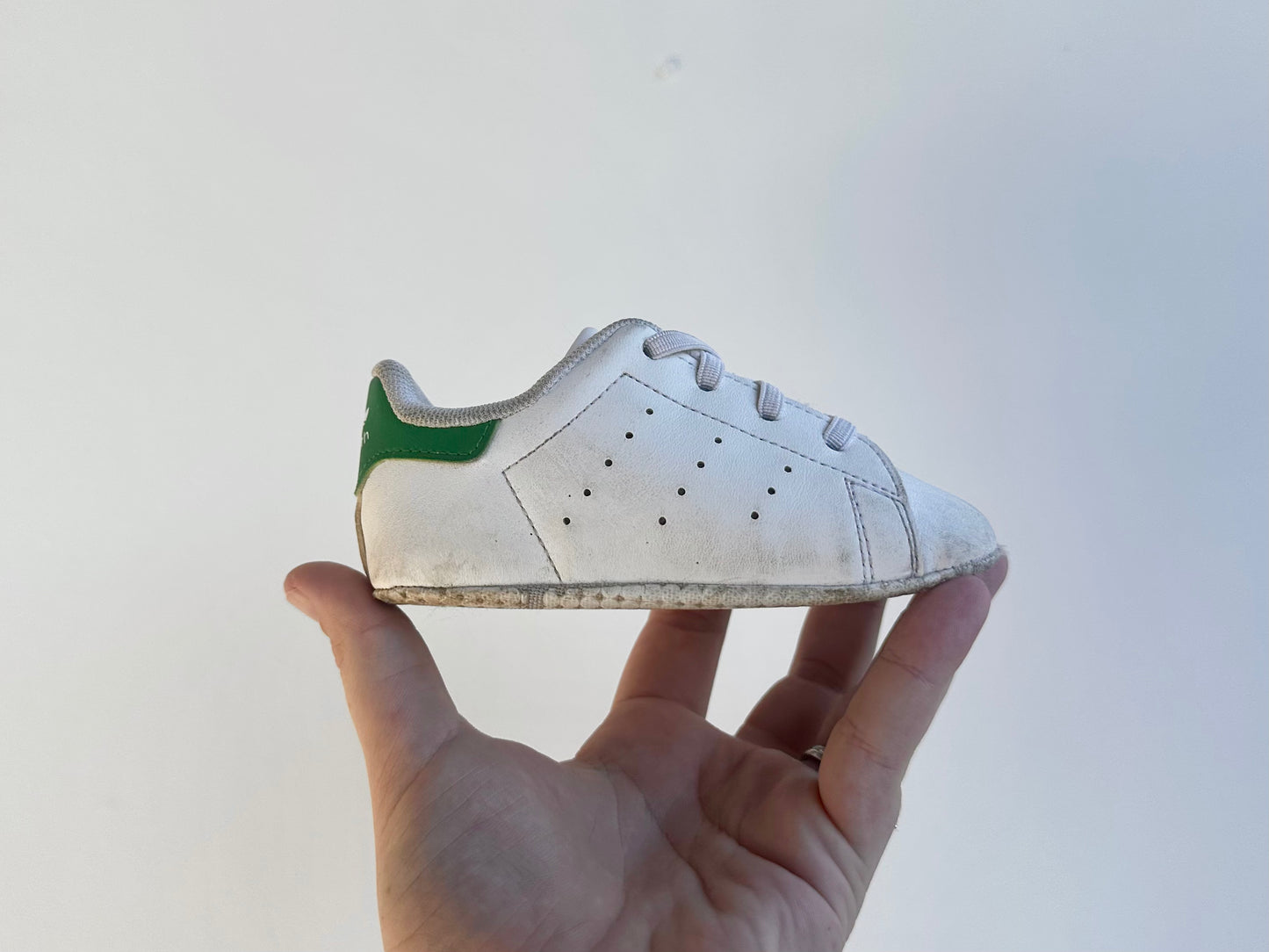 Adidas Sam Smiths - size 4