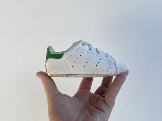 Adidas Sam Smiths - size 4
