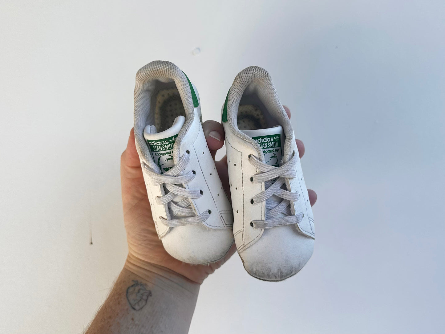 Adidas Sam Smiths - size 4