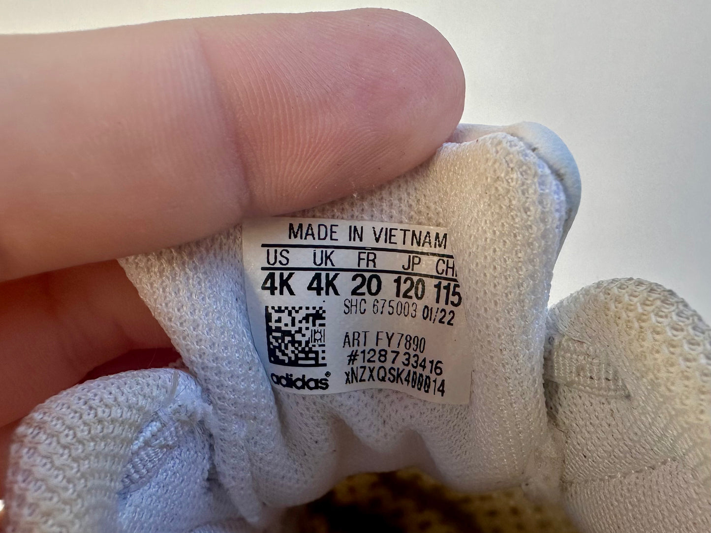 Adidas Sam Smiths - size 4