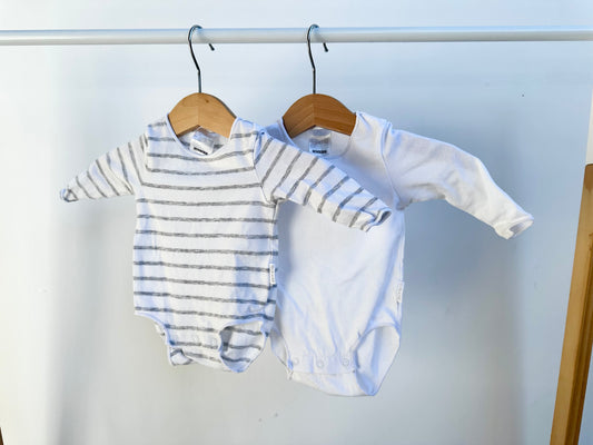 Bonds onesie bundle - size 0000