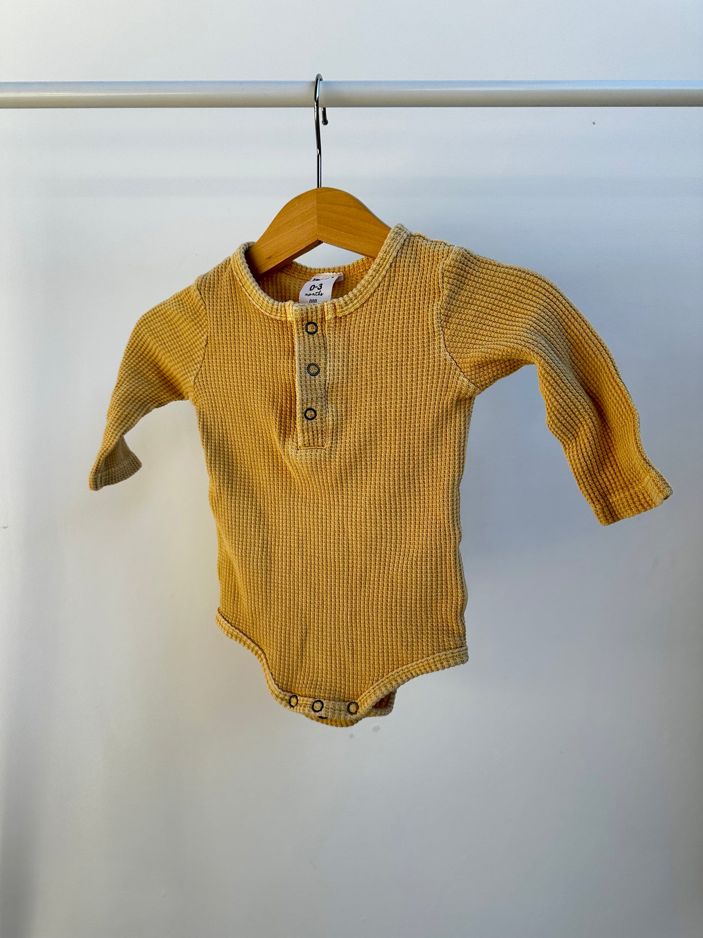 Cotton On Baby onesie - size 000