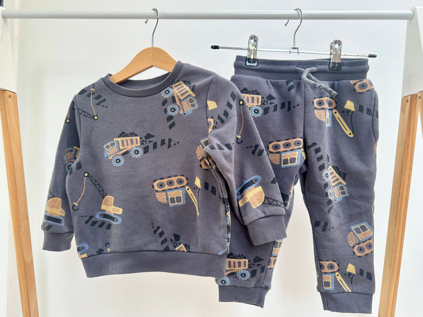 K-D tracksuit - size 2