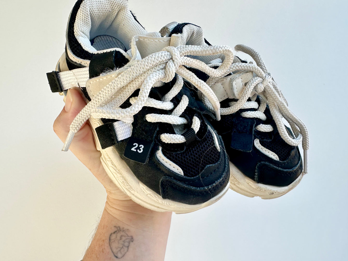 Black and white sneakers - size 23