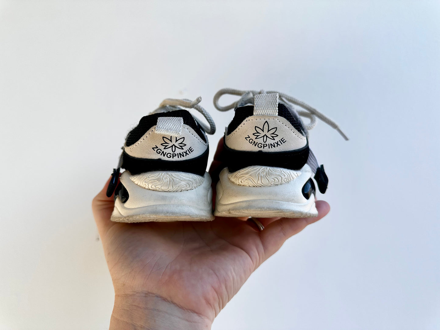 Black and white sneakers - size 23